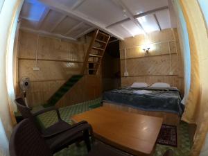 Reverberate Cafe & Cottages - Negis Place