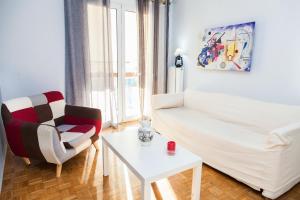 Apartment room in Quiet Comfy apartment with Balcony near to Metro!