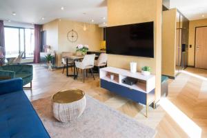 Luksusowy penthouse z jacuzzi i widokiem na morze