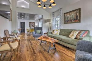 Fredericksburg Getaway with Covered Deck and Fire Pit!