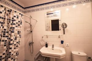 Large 4 bed villa with own garden, pool & hot tub