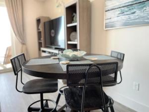 Calypso 3-2303 Penthouse Level w Incredible View!