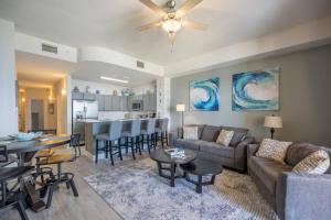Calypso 3-2303 Penthouse Level w Incredible View!