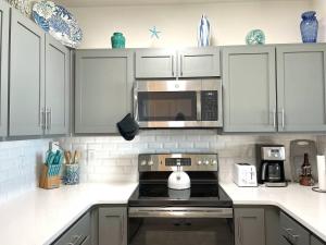 Calypso 3-2303 Penthouse Level w Incredible View!