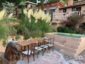 Casa Vista 6BR Villa, 16p Jacuzzi Pool, Staff & Breakfast