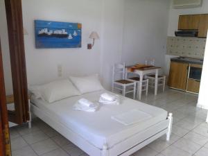 Aeolos Hotel Apartments Lakonia Greece