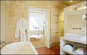 B&B / Chambres d'hotes La Maison Rouge d'Uzes B&B : photos des chambres