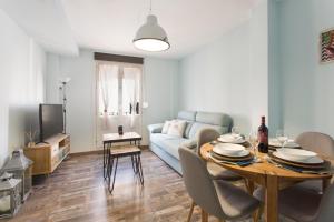 Sky is blue Granada with private parking included