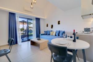 Theros Villas & Suites