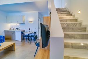 Theros Villas & Suites