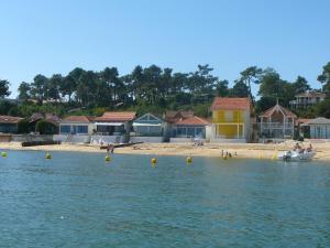 Maisons de vacances Villa renovee 9 personnes proche de la plage du Betey : photos des chambres