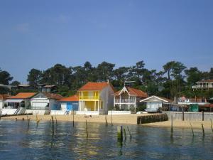 Maisons de vacances Villa renovee 9 personnes proche de la plage du Betey : photos des chambres