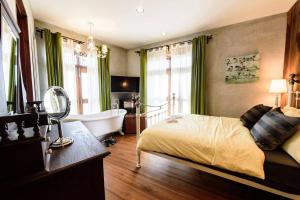 RoomQuest Rimrabeang at Amphawa