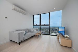 EQ Tower Modern Apartments Melbourne Central CBD