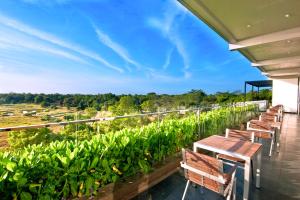 The Lake Forest Hotel