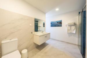 Casa Amarela Apartments - by Casas na Ilha