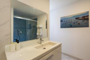 Casa Amarela Apartments - by Casas na Ilha