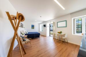 Casa Amarela Apartments - by Casas na Ilha