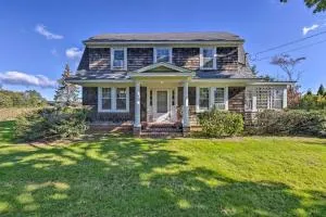 Near Wineries Historic North Fork Farmhouse! - Mattituck