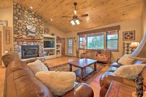 Less Than 4 Mi to Fool Hollow Lake Cabin with Tranquil Deck