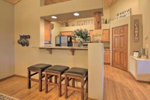 Less Than 4 Mi to Fool Hollow Lake Cabin with Tranquil Deck