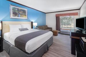 King Room- Non-Smoking room in Baymont by Wyndham Hinesville Fort Stewart Area