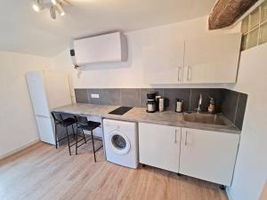 Appartements GregBnb-com - T2 Design 38m2 - Toulon Est - Wifi Fibre - n7 : photos des chambres