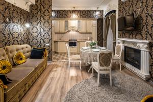 Classic Royal central apartment. Balcony and AC