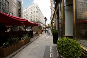 Fashion Street Luxury Apartment