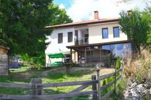 КЪЩА ЗА ГОСТИ “НИЯ” - Grashtitsa