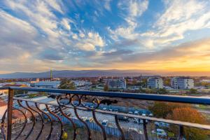 Beautiful 1BD Apartment with a Parking Spot by Flat Mаnager