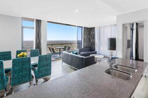 Three Bedroom Altitude Suite room in Meriton Suites Chatswood