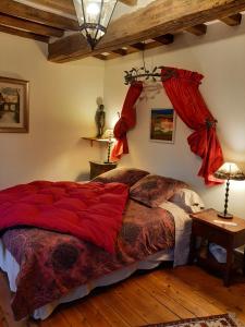 B&B / Chambres d'hotes La Cuverie du Chateau : Chambre Double ou Lits Jumeaux avec Salle de Bains Privative