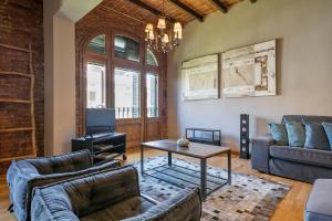 Three-Bedroom Apartment room in Midtown Luxury Apartments