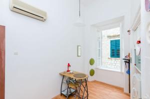 Two Stars Two Beds Downtown Apartment
