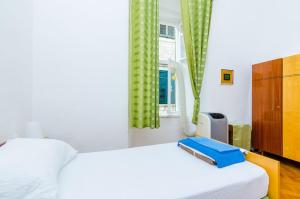 Two Stars Two Beds Downtown Apartment
