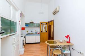Two Stars Two Beds Downtown Apartment