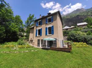 Appartements The Old School House, Les Ougiers : Appartement - Vue sur Jardin