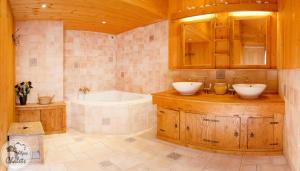 2AlpesChalets - Chalet Marie 2 - Standing et Sauna aux pieds des pistes : photos des chambres
