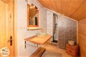 2AlpesChalets - Chalet Marie 2 - Standing et Sauna aux pieds des pistes : photos des chambres