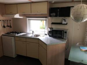 Chalet 4-5 Pers in Epe F16 Van alle gemakken voorzien Max aantal volwassenen is 4