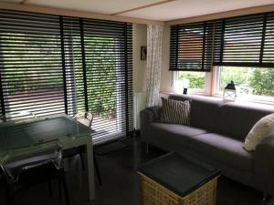 Chalet 4-5 Pers in Epe F16 Van alle gemakken voorzien Max aantal volwassenen is 4