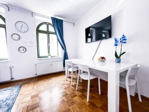 Zentraler Altbau am Clara-Zetkin-Park, RB-Arena um die Ecke, Netflix inklusive