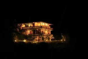 Odin Hostel Shoja - Shoja