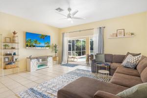 Private Villa with heated Pool on a Freshwater canal - Villa Off Course - Roelens Vacations