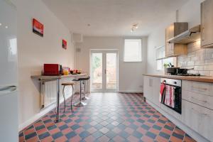 Hull Large 4 Bedrooms 8 Beds Home - Close to A63 MKM Stadium & HRI