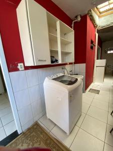 CASA com 3 QUARTOS 1000M DA PRAIA