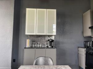 City Loft Escape with River Views! By Hollyhock