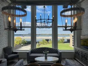 Bluegrass River View! Soak & Savor by Hollyhock - 新奥尔巴尼