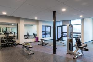 Modern 1BR Apt with Rooftop, Gym, and Parking